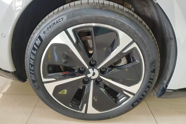 Used Nio ET5T 2025 75 kWh Touring Right Rear Wheel Hub