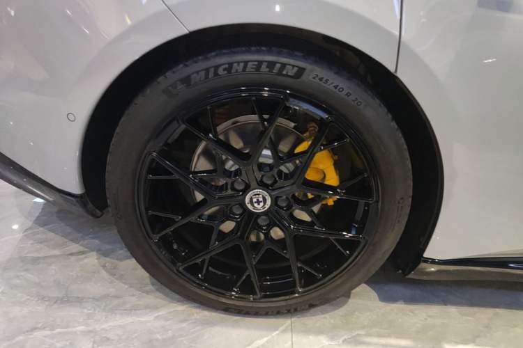 Used Nio ET5T 2025 75 kWh Touring Right Rear Wheel Hub