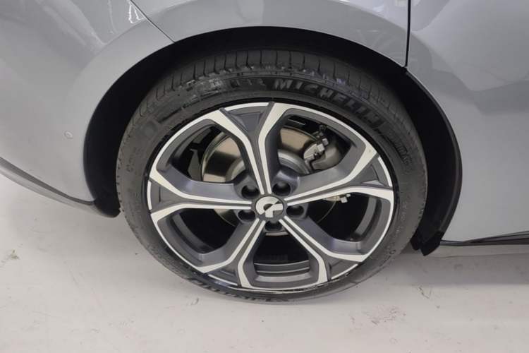 Used Nio ET5T 2025 75 kWh Touring Right Rear Wheel Hub