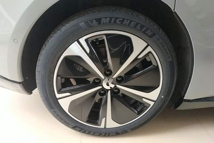 Used Nio ET5T 2025 75 kWh Touring Right Rear Wheel Hub