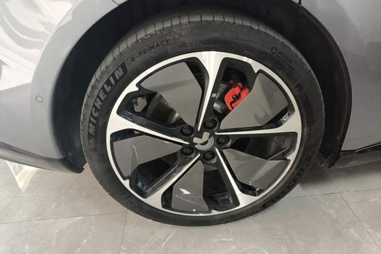 Used Nio ET5T 2025 75 kWh Touring Right Rear Wheel Hub