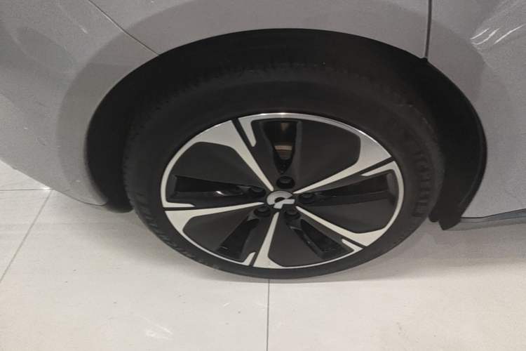 Used Nio ET5T 2025 75 kWh Touring Right Rear Wheel Hub