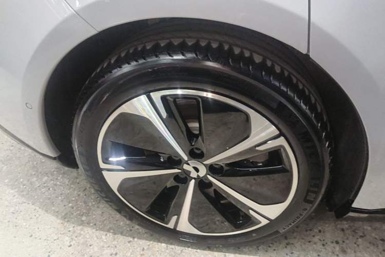 Used Nio ET5T 2025 75 kWh Touring Right Rear Wheel Hub
