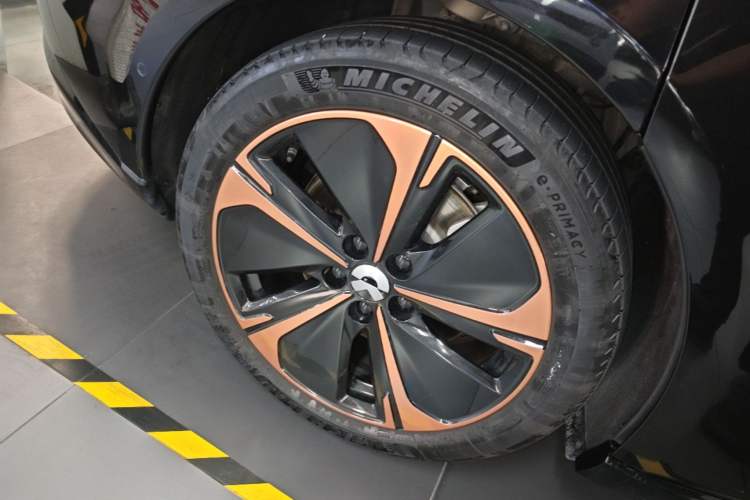 Used Nio ET5T 2025 75 kWh Touring Right Rear Wheel Hub