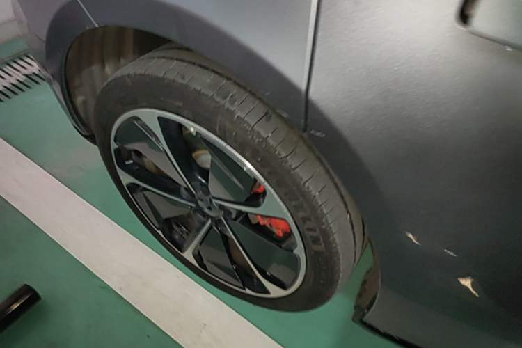 Used Nio ET5T 2025 75 kWh Touring Right Rear Wheel Hub
