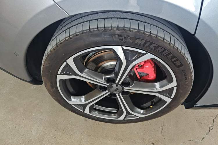 Used Nio ET5T 2025 75 kWh Touring Right Rear Wheel Hub