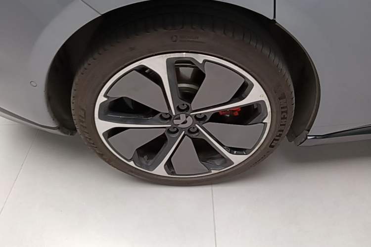 Used Nio ET5T 2025 75 kWh Touring Right Rear Wheel Hub