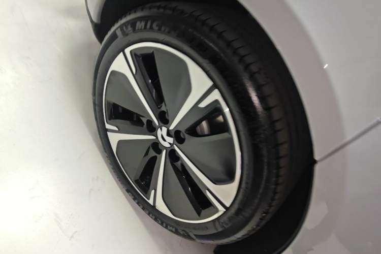 Used Nio ET5T 2025 75 kWh Touring Right Rear Wheel Hub