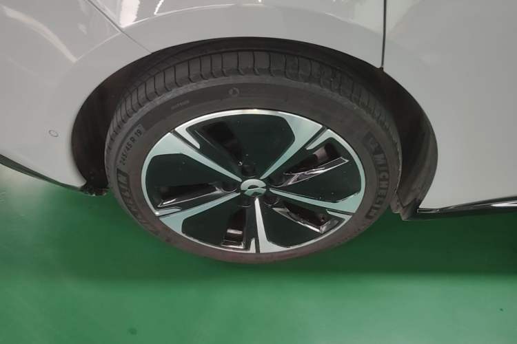 Used Nio ET5T 2025 75 kWh Touring Right Rear Wheel Hub