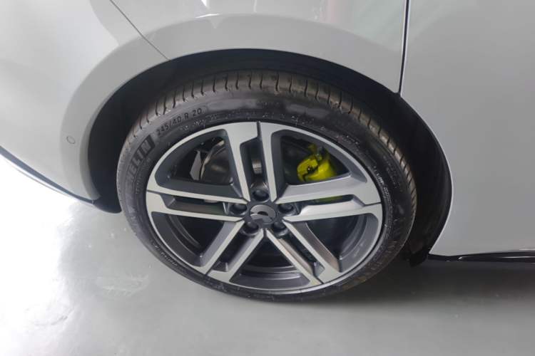 Used Nio ET5T 2025 Model Champion Commemorative Edition, 100kWh Touring Right Rear Wheel Hub