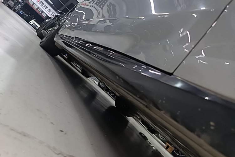 Used Nio ET5T 2025 75 kWh Touring Right Side Sill