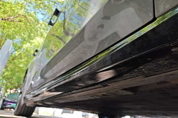 Used Nio ET5T 2025 75 kWh Touring Right Side Sill