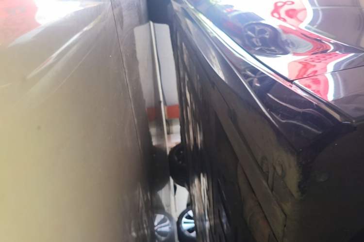 Used Nio ET5T 2025 75 kWh Touring Right Side Sill