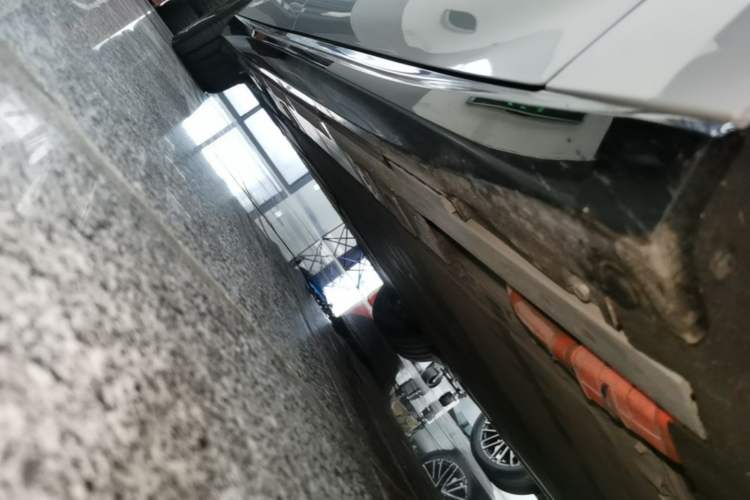 Used Nio ET5T 2025 75 kWh Touring Right Side Sill