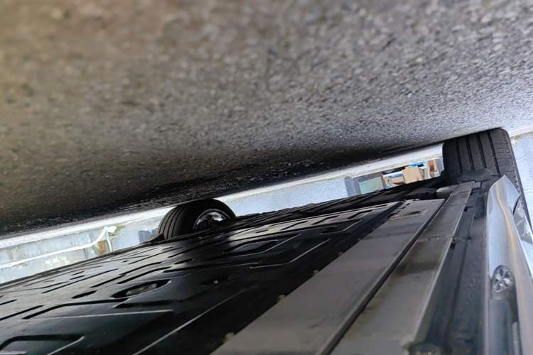 Used Nio ET5T 2025 75 kWh Touring Right Side Sill