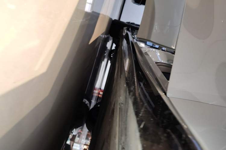 Used Nio ET5T 2025 75 kWh Touring Right Side Sill