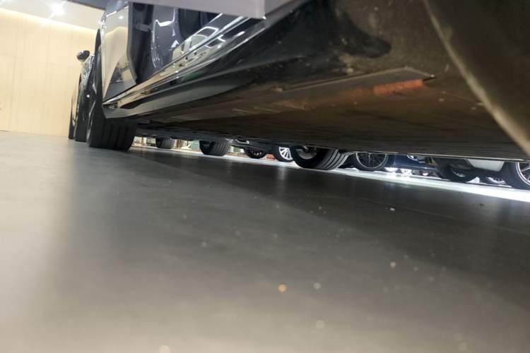 Used Nio ET5T 2025 75 kWh Touring Right Side Sill