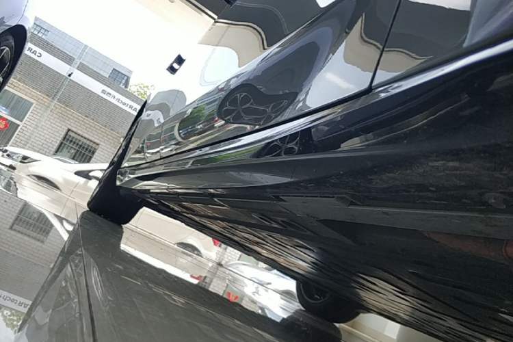 Used Nio ET5T 2025 75 kWh Touring Right Side Sill