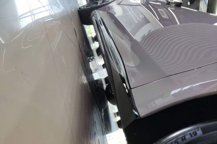 Used Nio ET5T 2025 75 kWh Touring Right Side Sill