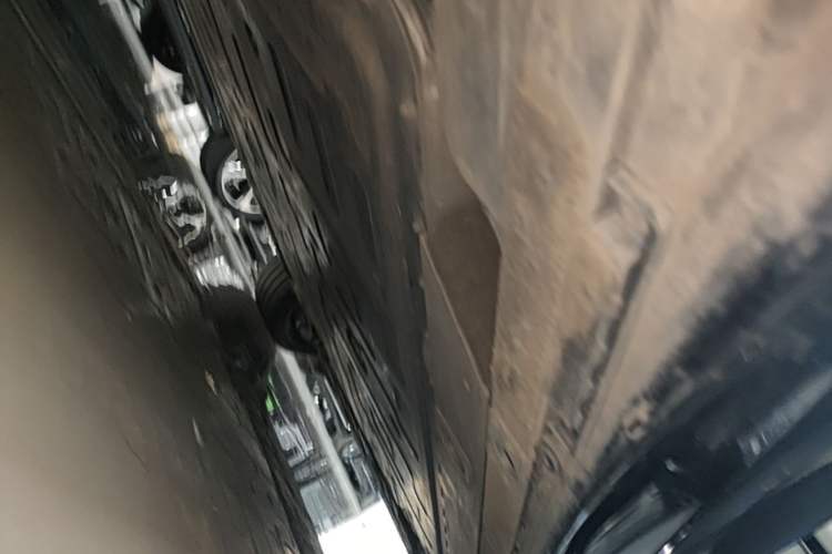 Used Nio ET5T 2025 75 kWh Touring Right Side Sill