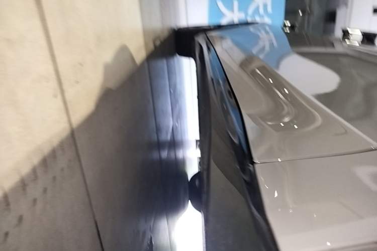 Used Nio ET5T 2025 75 kWh Touring Right Side Sill