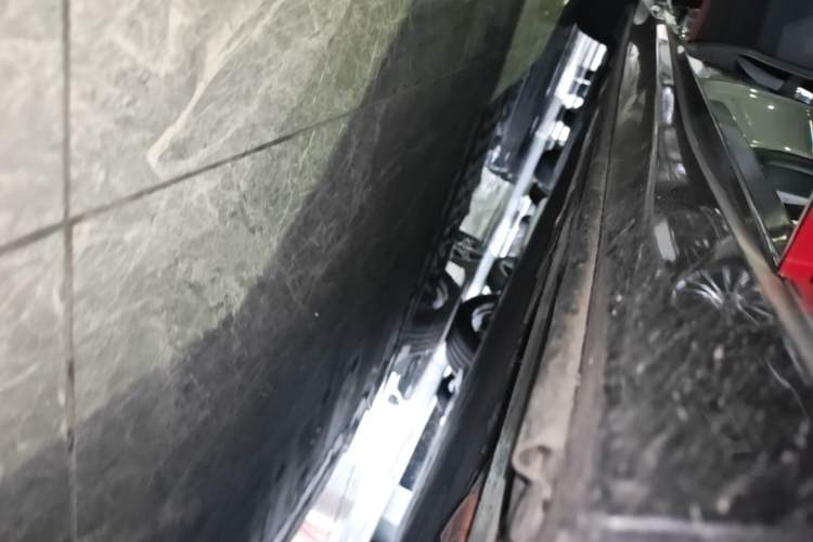 Used Nio ET5T 2025 75 kWh Touring Right Side Sill