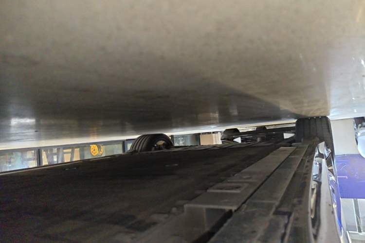 Used Nio ET5T 2025 75 kWh Touring Right Side Sill