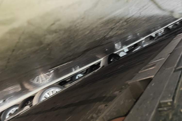Used Nio ET5T 2025 75 kWh Touring Right Side Sill