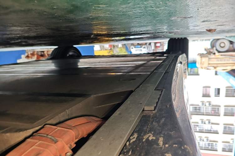 Used Nio ET5T 2025 75 kWh Touring Right Side Sill