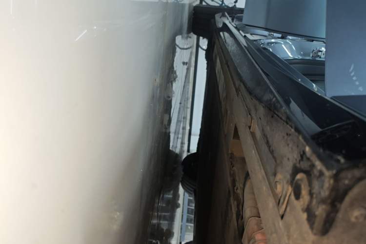 Used Nio ET5T 2025 75 kWh Touring Right Side Sill