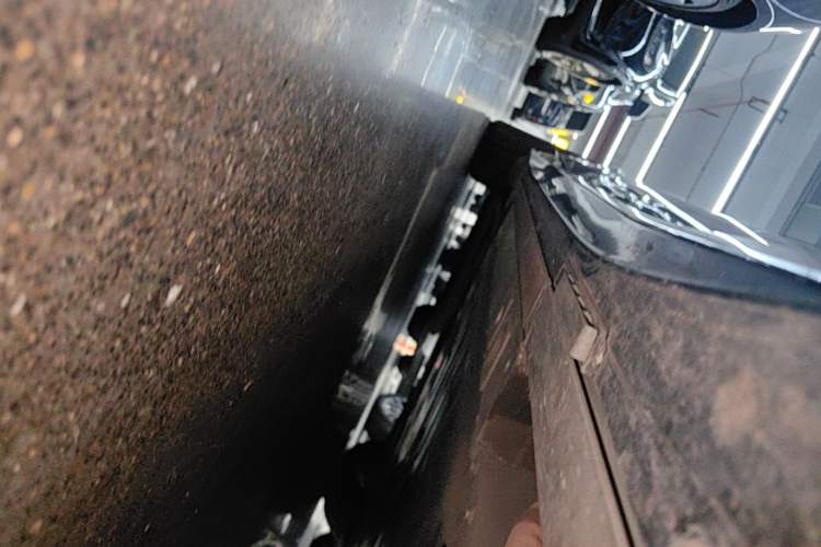 Used Nio ET5T 2025 75 kWh Touring Right Side Sill