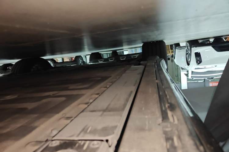 Used Nio ET5T 2025 75 kWh Touring Right Side Sill