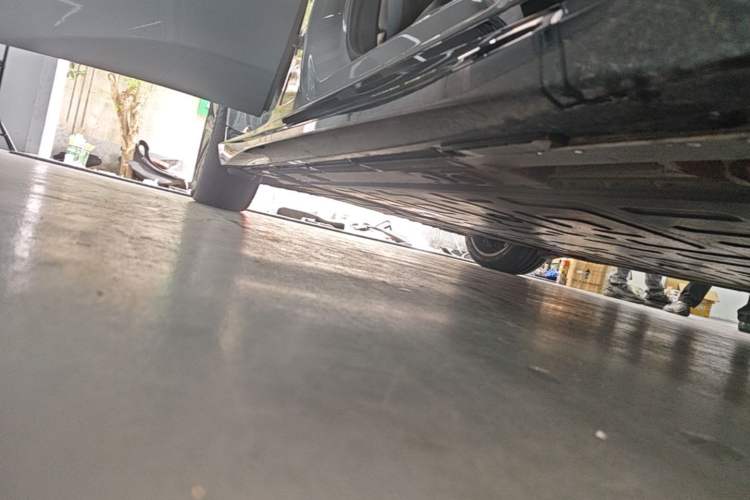 Used Nio ET5T 2025 75 kWh Touring Right Side Sill