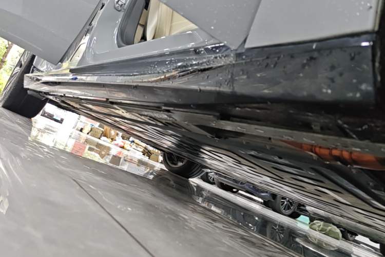 Used Nio ET5T 2025 75 kWh Touring Right Side Sill