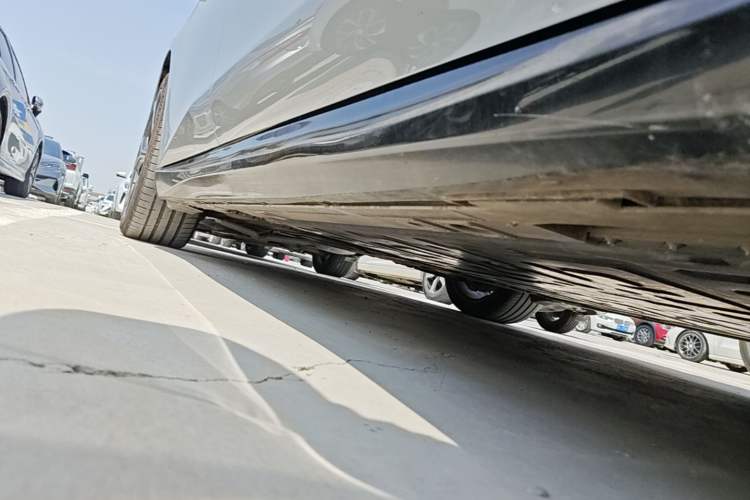 Used Nio ET5T 2025 75 kWh Touring Right Side Sill