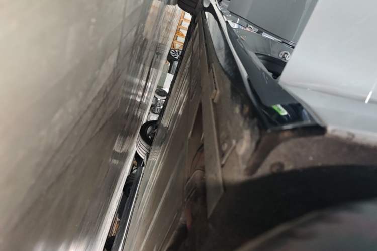 Used Nio ET5T 2025 Model Champion Commemorative Edition, 75kWh Touring Right Side Sill