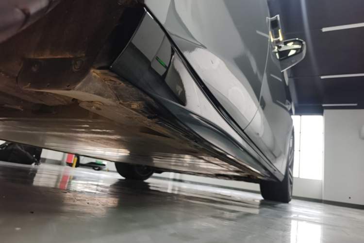 Used Nio ET5T 2025 Model Champion Commemorative Edition, 75kWh Touring Right Side Sill