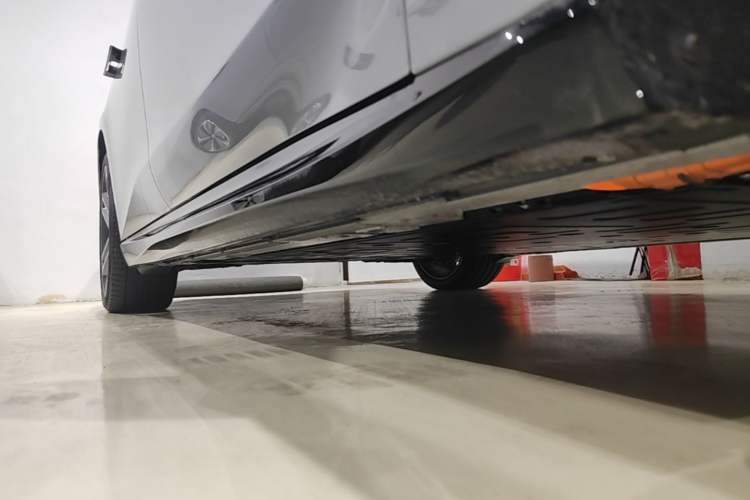 Used Nio ET5T 2025 Model Champion Commemorative Edition, 100kWh Touring Right Side Sill