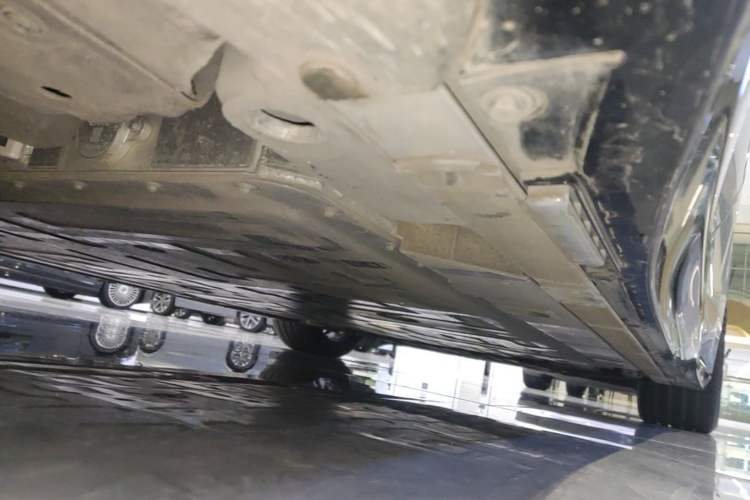 Used Nio ET5T 2025 75 kWh Touring Right Side Sill
