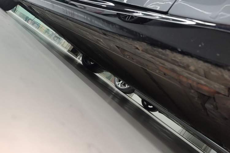 Used Nio ET5T 2025 75 kWh Touring Right Side Sill