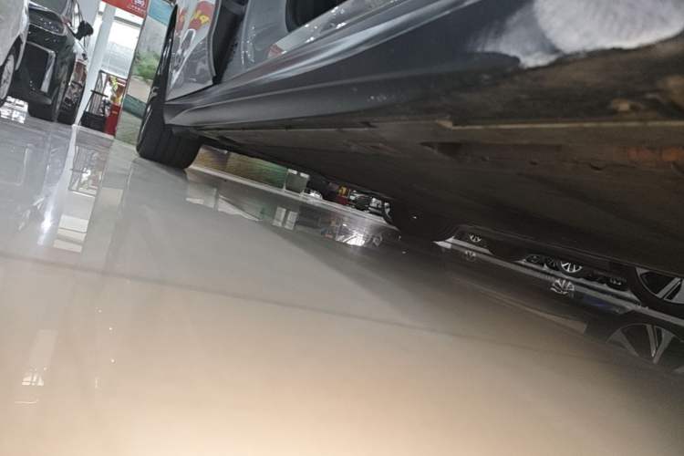 Used Nio ET5T 2025 75 kWh Touring Right Side Sill