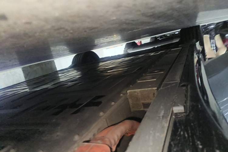 Used Nio ET5T 2025 75 kWh Touring Right Side Sill