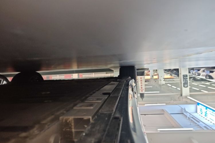 Used Nio ET5T 2025 75 kWh Touring Right Side Sill