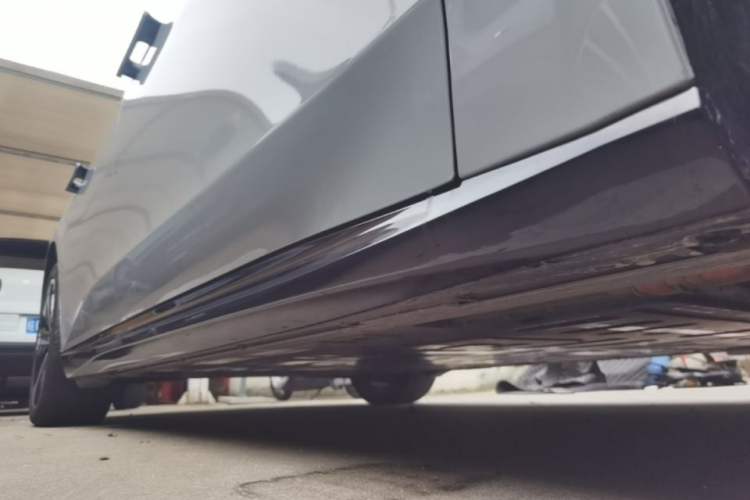 Used Nio ET5T 2025 75 kWh Touring Right Side Sill
