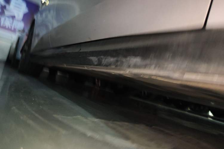 Used Nio ET5T 2025 75 kWh Touring Right Side Sill