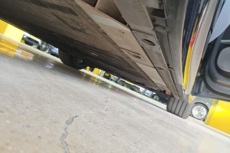 Used Nio ET5T 2025 75 kWh Touring Right Side Sill