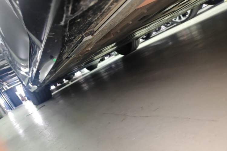 Used Nio ET5T 2025 75 kWh Touring Right Side Sill