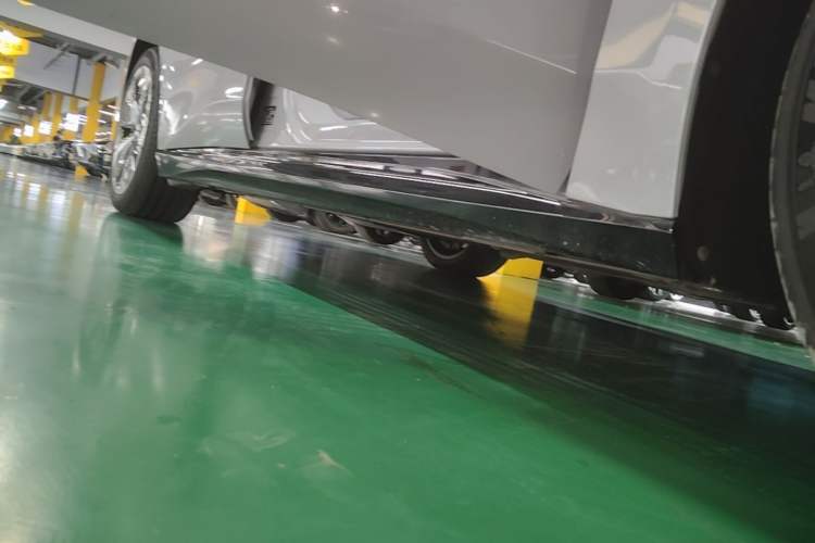 Used Nio ET5T 2025 75 kWh Touring Right Side Sill
