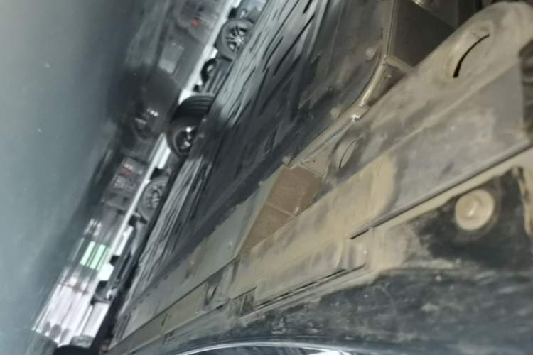 Used Nio ET5T 2025 75 kWh Touring Right Side Sill