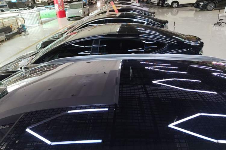 Used Nio ET5T 2025 75 kWh Touring Roof